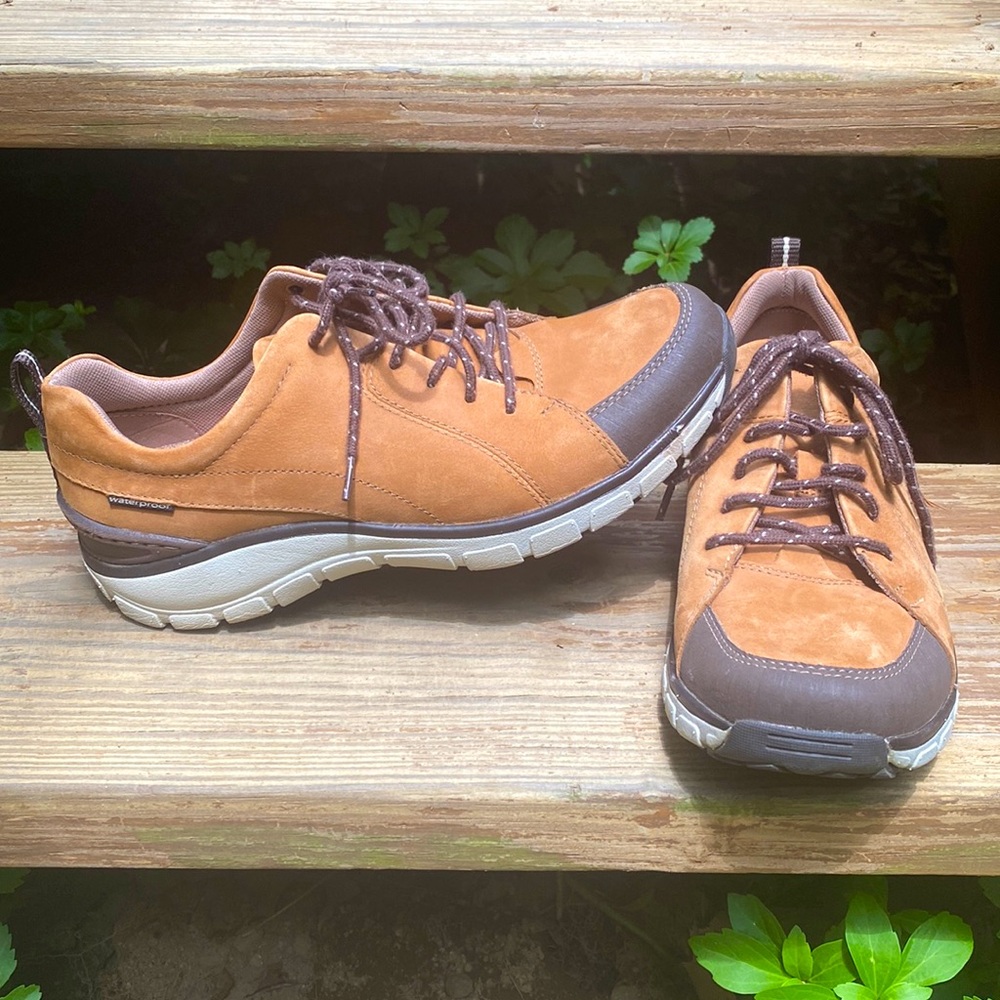 Clarks (Women’s 8.5) Unstructured Wave Walk Sneakers